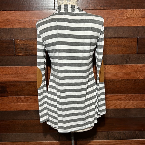 Merry Fun Stretchy Open Front Long Sleeve Gray and White Cardigan - Picture 9 of 10